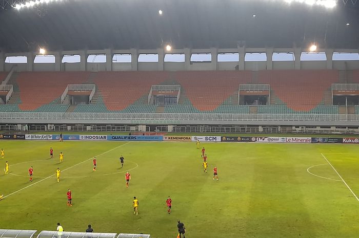 Suasana pertandingan Malaysia melawan Palestina dalam laga perdana Grup B Kualifikasi PIala Asia U-17 2023 dI Stadion Pakansari, Cibinong, Sabtu (1/10/2022)