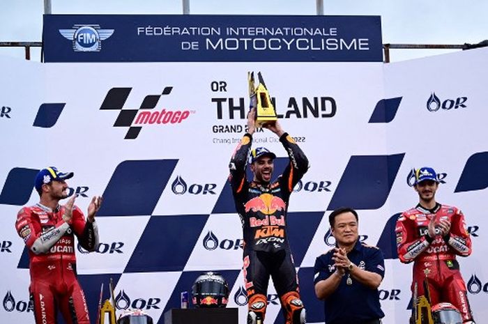Dari kiri ke kanan, Jack Miller (Ducati), Miguel Oliveira ( Red Bull KTM), Francesco Bagnaia (Ducati) di podium MotoGP Thailand 2022 di Sirkuit Chang Buriram, Minggu (2/10/2022).