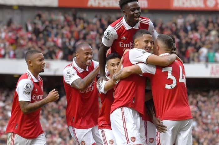 Para pemain Arsenal merayakan gol Thomas Partey ke gawang Tottenham Hotspur dalam lanjutan partai Liga Inggris 2022-2023, Sabtu (1/10/2022)