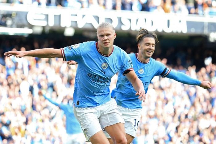 Erling Haaland merayakan golnya ke gawang Manchester United dalam partai Liga Inggris di Etihad Stadium, Minggu (2/10/2022).