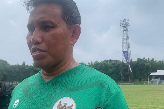 Pelatih timnas U-17 Indonesia, Bima Sakti saat ditemui di Stadion Padjajaran Bogor,  Jawa Barat, Minggu (2/10/2022).
