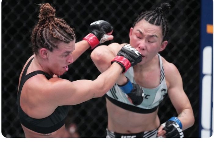 Duel Yan Xiaonan (kanan) melawan Mackenzie Dern di UFC Vegas 61, Minggu (2/10/2022).