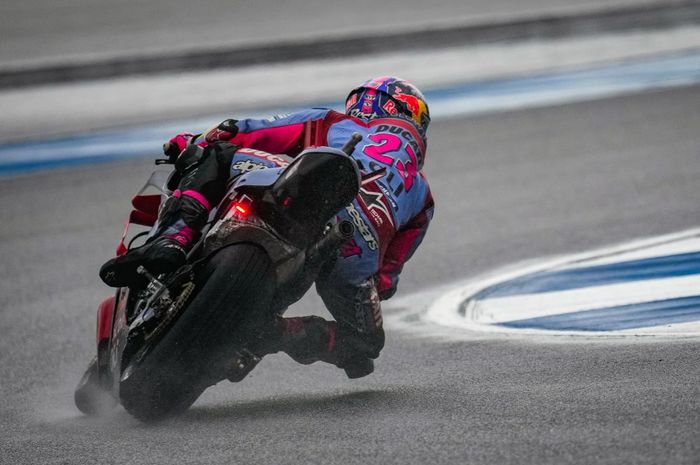 Pembalap Gresini Racing, Enea Bastianini kala mengaspal pada MotoGP Thailand 2022 (2/10/2022).