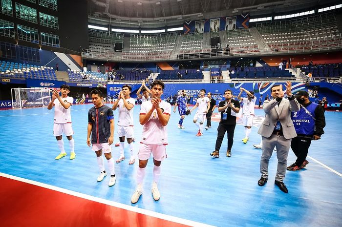 Timnas Futsal Indonesia usai laga lawan jepang di babak perempat final Piala Asia Futsal 2022, Selasa (4/10/2022).