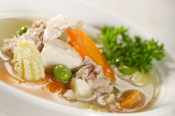 Hidangan sayur bening tahu