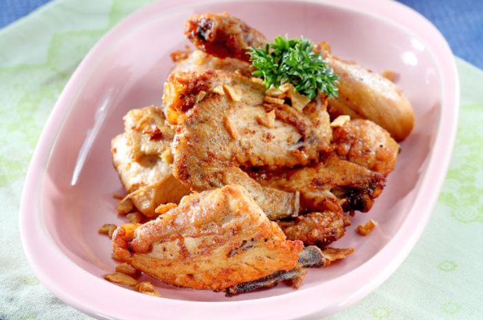 Ilustrasi resep ayam bawang putih untuk makan malam enak di Rumah.