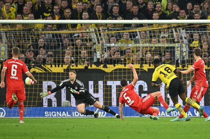 Laga klasik Borussia Dortmund vs Bayern Muenchen di Bundesliga berakhir seri 2-2 (8/10/2022).