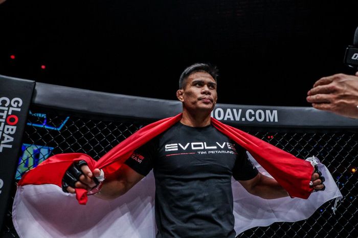 Jagoan kelas terbang ONE Championship asal Indonesia, Eko Roni Saputra.