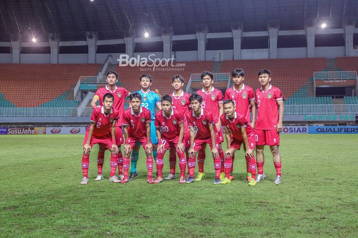 Timnas U-17 Indonesia berfoto menjelang Kualifikasi Piala Asia U-17 2023 di Stadion Pakansari, Bogor,  9 Oktober 2022. Kini mereka (yang masih sesuai umur) menjadi tuan rumah Piala Dunia U-17 2023.