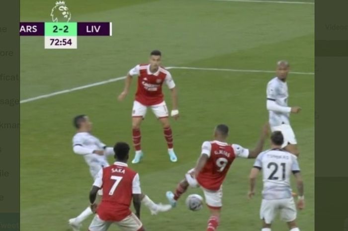 Pelanggaran Thiago terhadap Gabriel Jesus yang menyebabkan penalti bagi The Gunners dalam duel Arsenal vs Liverpool di Liga Inggris (9/10/2022).