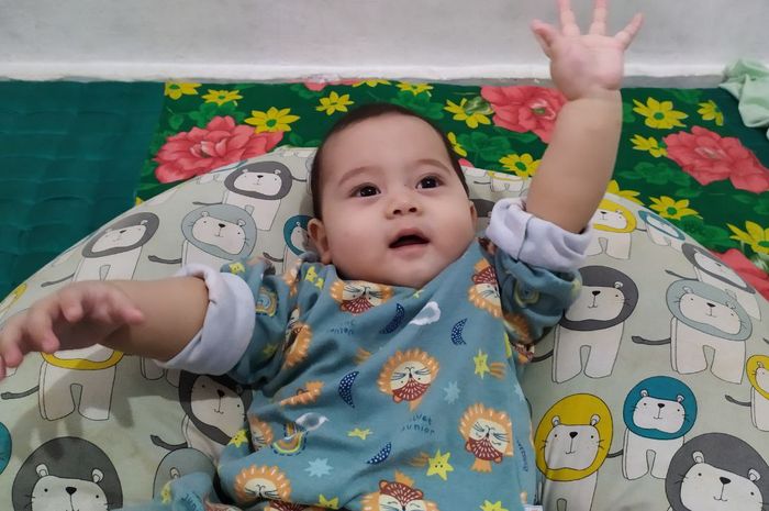 Tentu, dengan senang hati saya akan membuatkan artikel lengkap tentang nama bayi laki-laki yang artinya pemimpin.