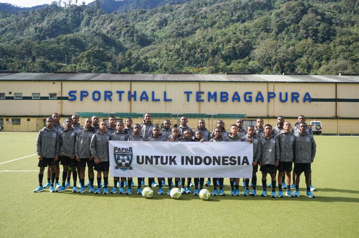 Papua Football Academy saat mengunjungi PT Freeport Indonesia di Tembagapura, Jumat (6/10/2022).