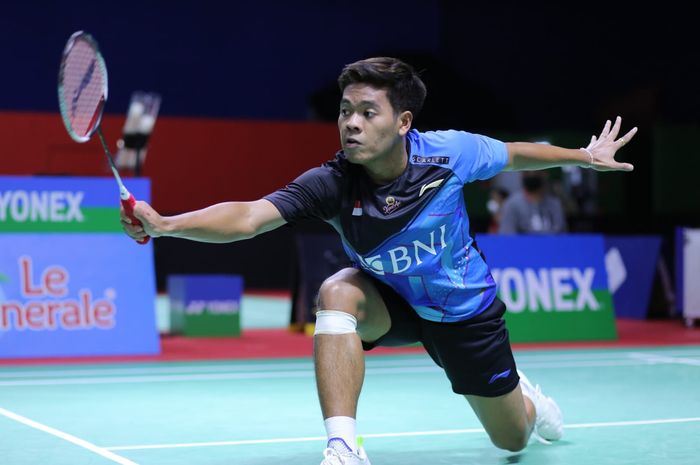 Pebulu tangkis tunggal putra Indonesia, Syabda Perkasa Belawa, saat berlaga pada babak kedua Indonesia International Challenge 2022 di Platinum Arena, Malang, Jawa Timur, Rabu (12/10/2022)