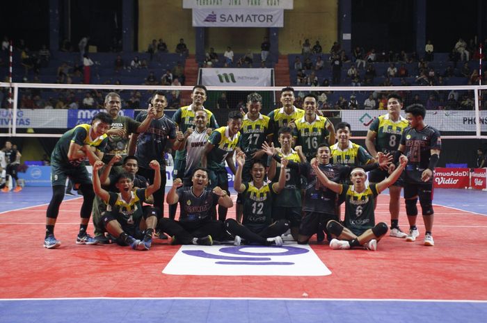 Tim Pasundan Bandung usai pertandingan melawan Yuso Yogyakarta pada lanjutan turnamen Livoli Divisi Utama, Jumat (14/10/2022)