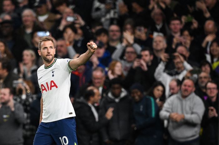 Bobol Everton, Harry Kane cetak gol beruntun terpanjang di Premier League dan bawa Tottenham Hotspur bertengger di urutan tiga klasemen Liga Inggris.