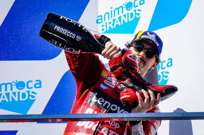 Pembalap Ducati Lenovo, Francesco Bagnaia, sedang merayakan raihan podiumnya pada MotoGP Australia 2022 di Sirkuit Phillip Island, Minggu (16/10/2022)