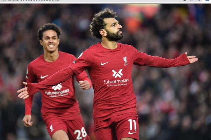 Winger Liverpool, Mohamed Salah, merayakan  golnya ke gawang Manchester City dalam partai pekan ke-11 Liga Inggris 2022-2023, Minggu (16/10/2022).