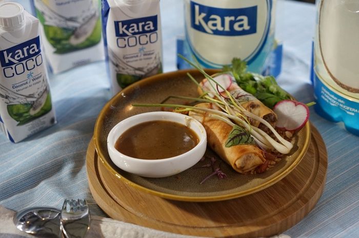 Chef Samuel Tumbelaka has prepared eight traditional dishes using KARA's products.