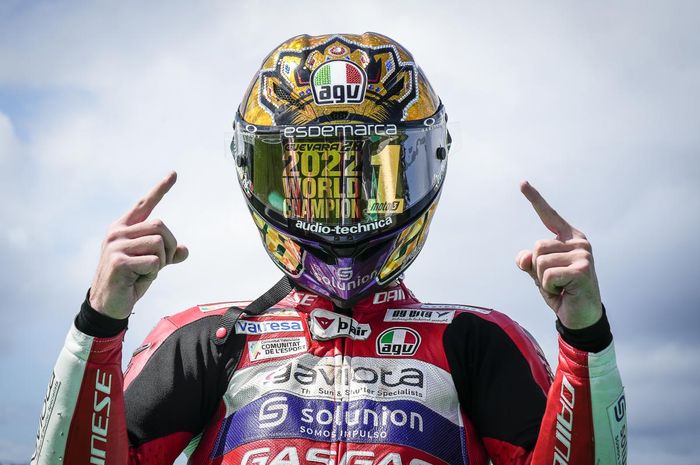 Juara dunia Moto3 2022, Izan Guevara, mendapatkan label jiplakan Valentino Rossi.
