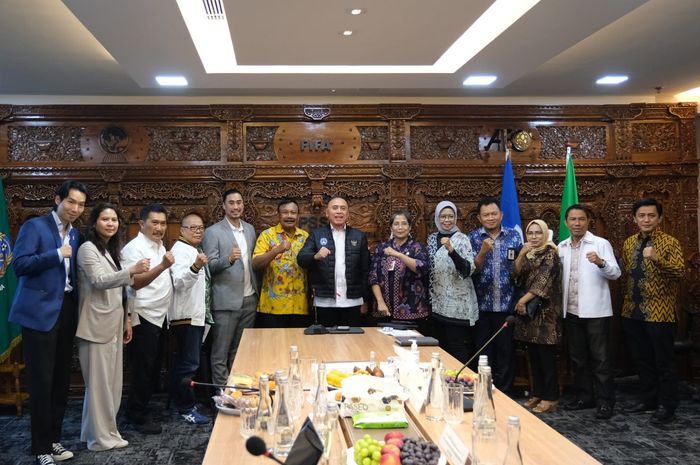 PSSI Gelar Rapat Perdana bersama Tim Satgas Transformasi Sepak Bola Indonesia.