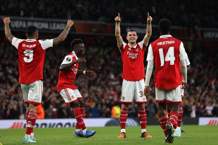 Gelandang Arsenal, Granit Xhaka, merayakan gol ke gawang PSV Eindhoven dalam laga Grup A Liga Europa di Stadion Emirates, Kamis (20/10/2022).