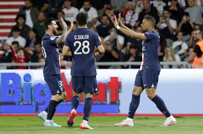 Penyerang Paris Saint-Germain, Kylian Mbappe, memuji bantuan Lionel Messi usai mencetak sejarah di Liga Champions.