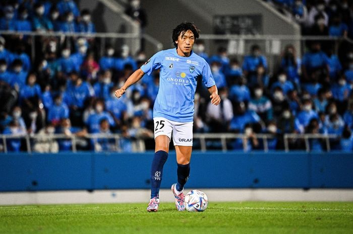 Pemain legendaris Jepang, Shunsuke Nakamura, memperkuat Yokohama FC yang promosi ke level teratas Liga Jepang 2023.