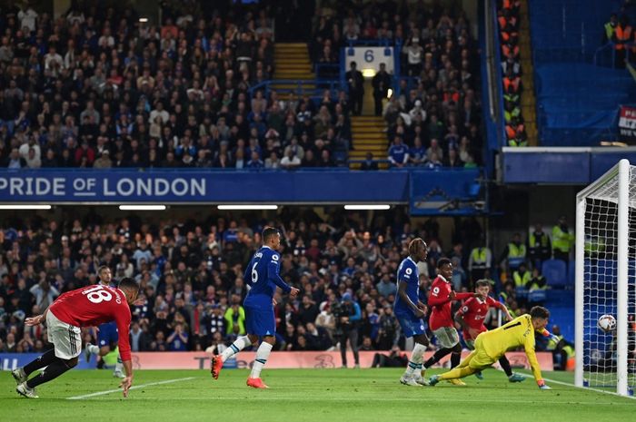 Gol telat Casemiro selamatkan Manchester United dari kekalahan melawan Chelsea di Stamford Bridge.