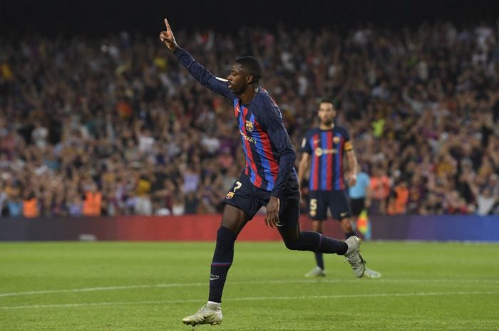 Winger Barcelona, Ousmane Dembele, berselebrasi usai mencetak gol ke gawang Athletic Club dalam laga pekan ke-11 Liga Spanyol 2022-2023 di Spotify Camp Nou, Senin (24/10/2022) dini hari WIB.