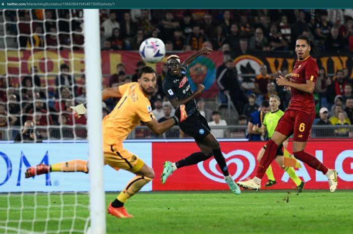 Victor Osimhen mencetak gol cantik ke gawang AS Roma ketika Napoli memetik kemenangan 1-0 pada giornata ke-11 Liga Italia 2022-2023.