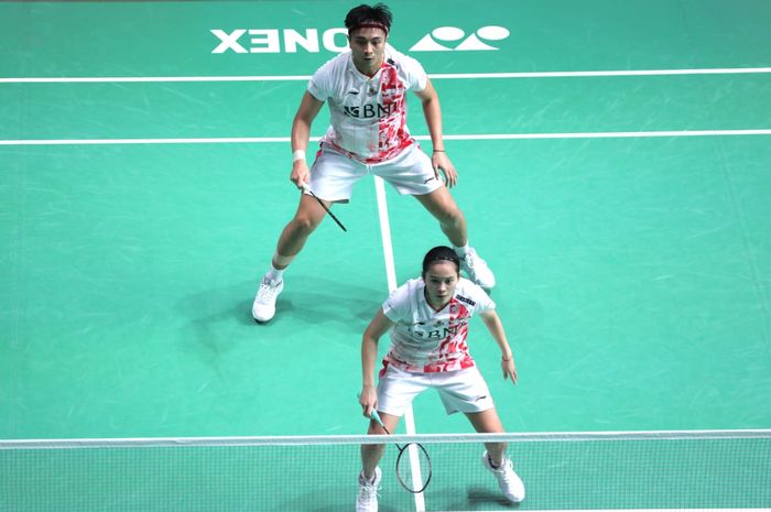 Pasangan ganda campuran Indonesia, Zachariah Josiahno Sumanti/Hediana Julimarbela, saaat tampil pada babak 16 besar French Open 2022 di Stade Pierre De Coubertin, Paris, Kamis (27/10/2022).  