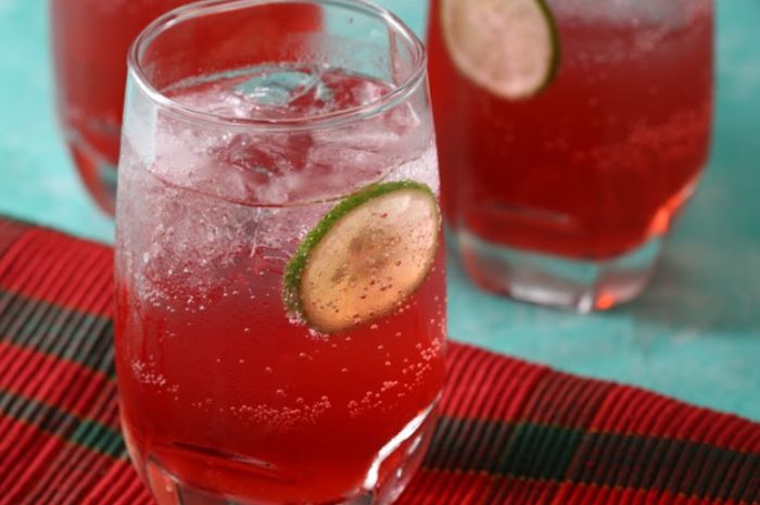 Resep Lime Blush Punch, Minuman Segar Dengan Warna Merah yang Menarik