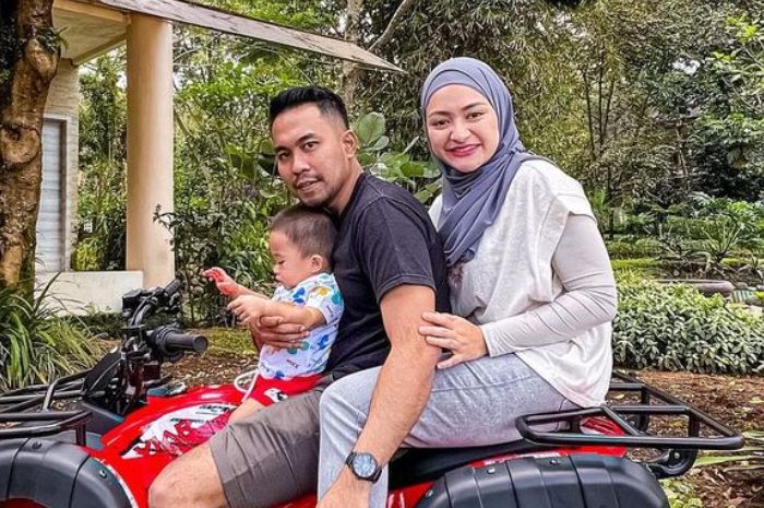 Keakraban Nathalie Holscher dan sang mantan kekasih.