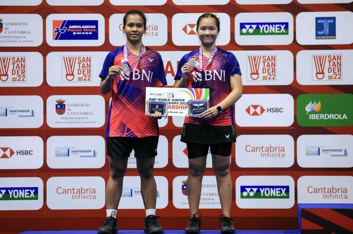 Pasangan ganda puri Indonesia, Rachel Allessya Rose/Meilysa Trias Puspitasari, saat meraih medali perak pada Kejuaraan Dunia Junior 2022.