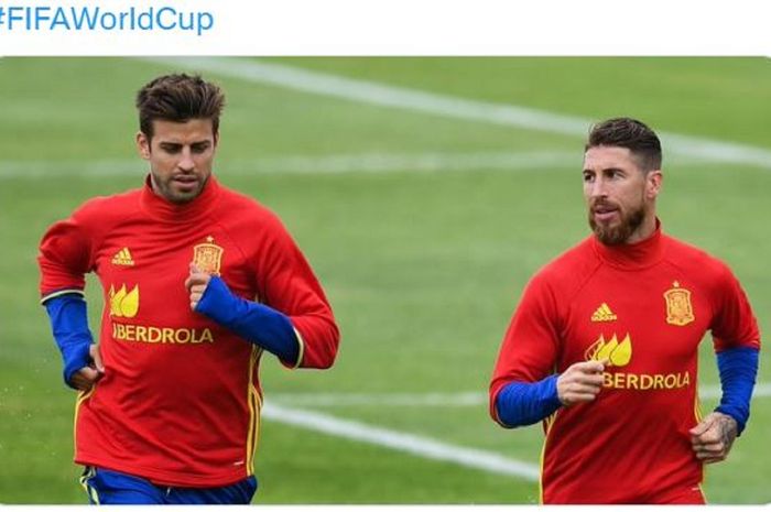 Gerard Pique dan Sergio Ramos saat menjalani sesi latihan bersama timnas Spanyol.