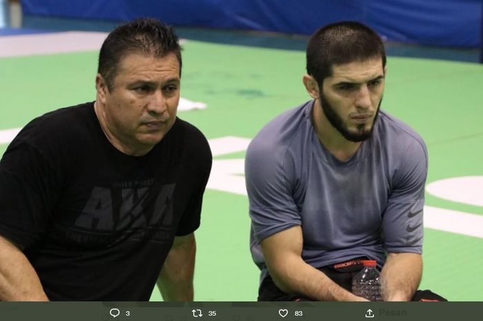 Foto pelatih American Kickboxing Academy, Javier Mendez, bersama muridnya, Islam Makhachev