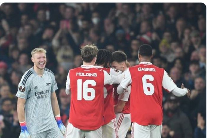 Para pemain Arsenal merayakan gol yang dicetak oleh Kieran Tierney ke gawang FC Zurich pada Matchday 6 Grup A Liga Europa 2022-2023, Kamis (3/11/2022).