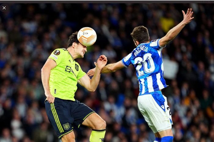 Aksi Harry Maguire dalam laga melawan Man United vs Real Sociedad di Liga Europa