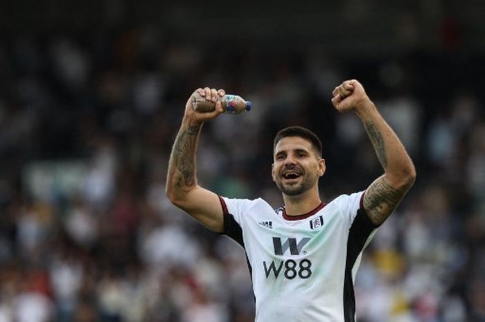 Aleksandar Mitrovic merayakan gol Fulham ke gawang Brentford pada duel Liga Inggris (20/8/2022). Mitrovic bisa jadi target menarik Manchester United di bursa transfer Januari 2023.