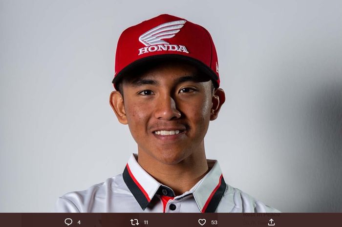 Pembalap asal Indonesia  yang berjuang di Moto3 2022, Mario Aji.