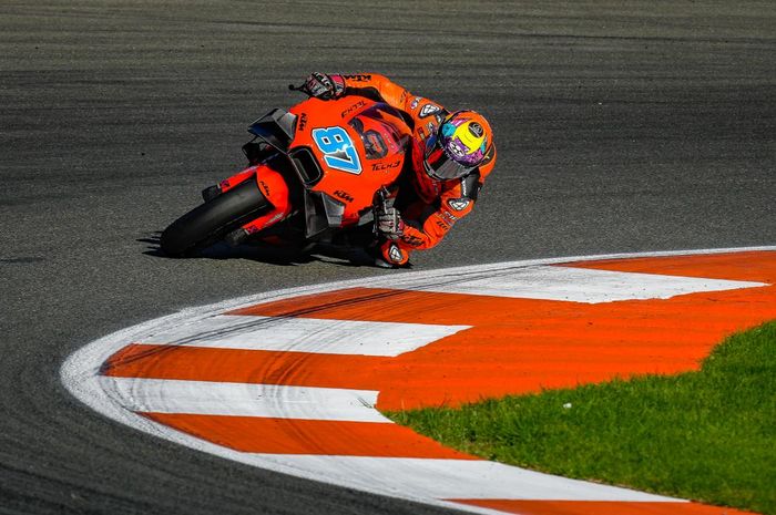 Pembalap Tech3 KTM, Remy Gardner pada MotoGP Valencia 2022.