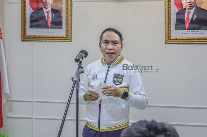 Menteri Pemuda dan Olahraga Republik Indonesia, Zainudin Amali, saat sedang memberikan keterangan kepada awak media di Kantor Kemenpora, Jakarta, 9 November 2022.