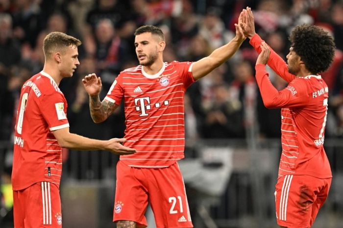 Para pemain Bayern Muenchen merayakan kemenangan atas Bremen pada lanjutan Bundesliga 2022-2023.