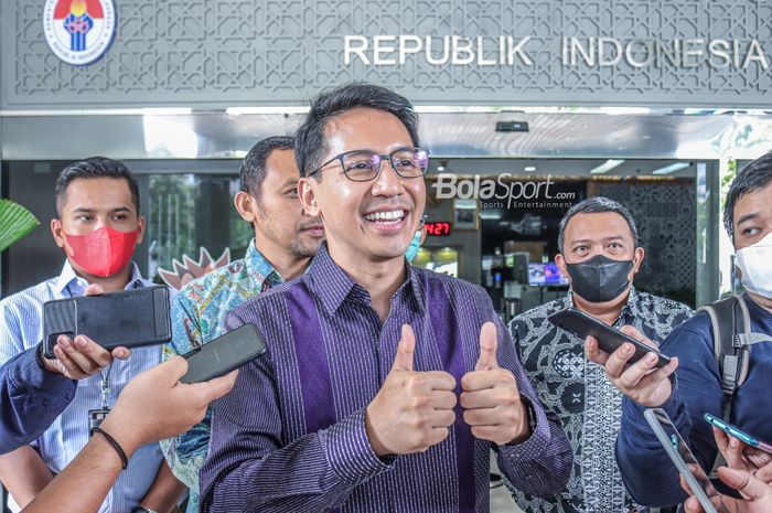 Direktur Utama PPKGBK, Rakhmadi Afif Kusumo, sedang memberikan keterangan kepada awak media di Kantor Kemenpora, Jakarta, 9 November 2022.