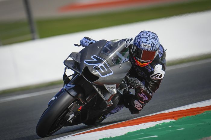 Alex Marquez menegaskan bahwa bergabung dengan Ducati yang moncer di MotoGP 2022 tak lantas membuatnya dalam posisi lebih baik ketimbang sang kakak, Marc Marquez.