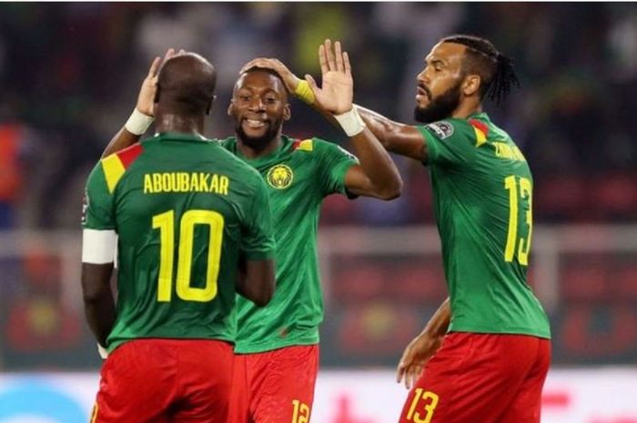 Kapten timnas Kamerun, Vincent Aboubakar, saat merayakan gol bersama rekan-rekannya.