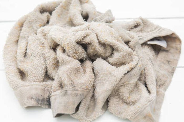 Tak Perlu Diganti Baru, Handuk Dipenuhi Noda Hitam Bisa Bersih Seperti