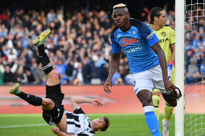 Victor Osimhen mencetak gol dalam duel Napoli vs Udinese pada lanjutan Liga Italia di Stadion Diego Maradona, Naples (12/11/2022).