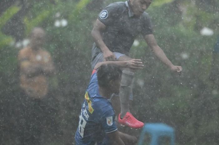 Suasana pertandingan uji coba antara Borneo FC melawan PSIM Yogyakarta pada Sabtu (12/11/2022).