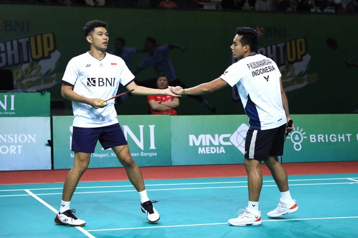 Pasangan ganda putra Indonesia, Fajar Alfian/Pramudya Kusumawardana, pada ajang Brightup Cup 2022 di Tenis Indoor Senayan, Jakarta, 11 November 2022